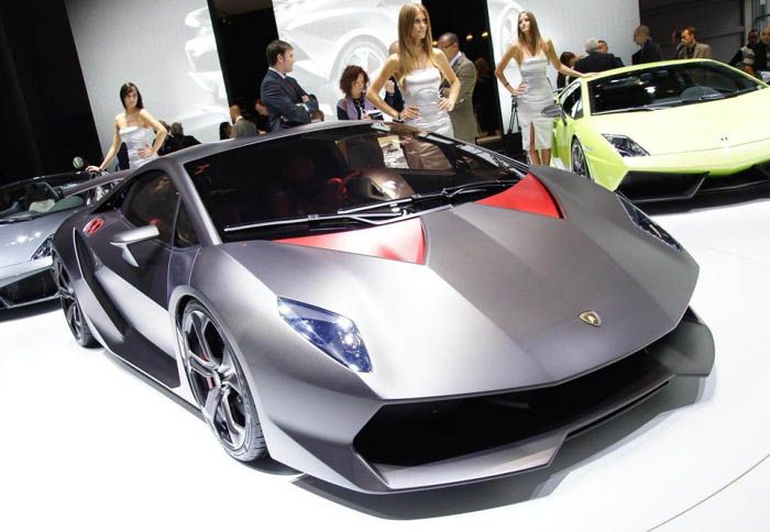 To Lamborghini Sesto Elemento Concept κατά το επίσημο ντεμπούτο του στην περσινή Έκθεση Παρισιού.